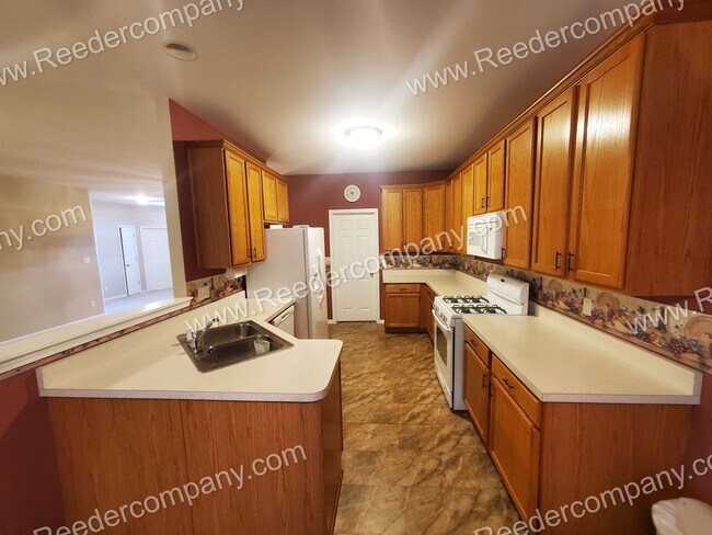 Foto del edificio - Spacious 2 bed 1.75 bath with 2 car attatc...