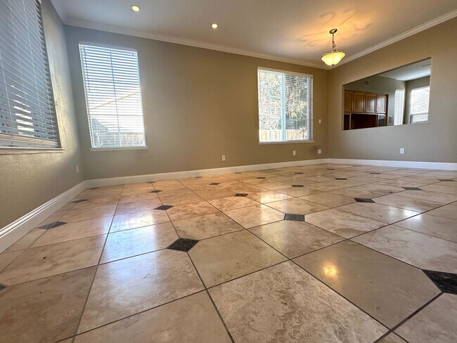 Building Photo - !!!!PENDING!!! 3 Bedroom Plus Loft - Back ...
