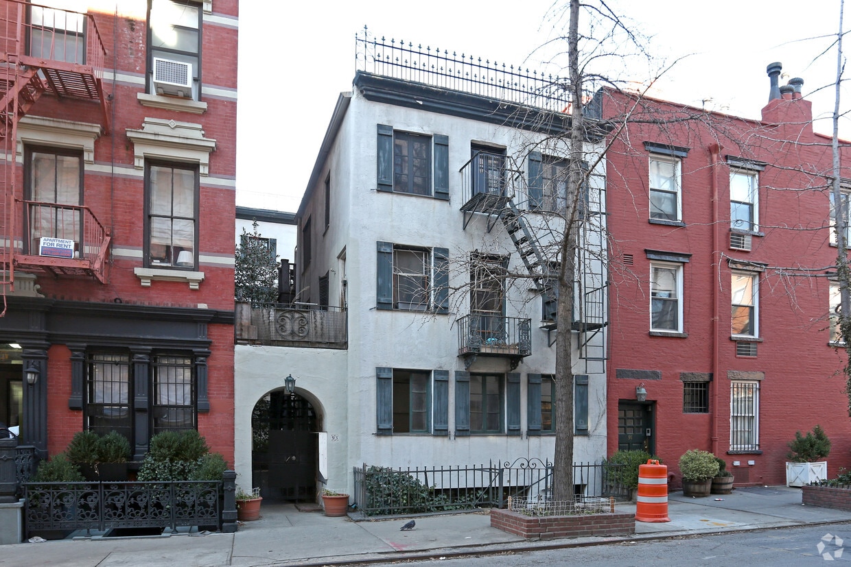 Primary Photo - 93 Perry St