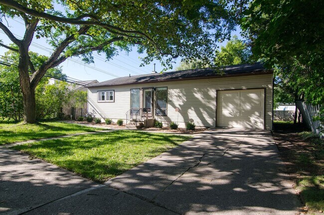 Foto del edificio - 2420 N Circle Dr