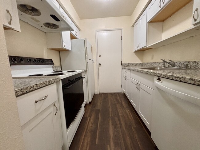 Photo - 1055 Mohr Ln Townhome