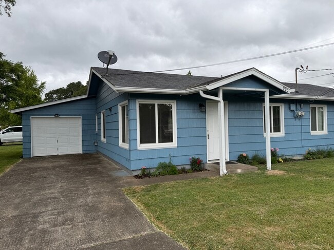 Building Photo - Updated two-bedroom one bathroom duplex with a fenced yard!