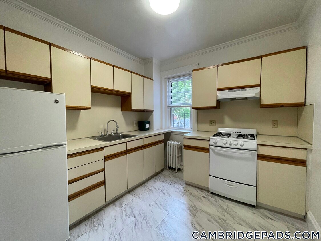 Primary Photo - 21 Wendell St
