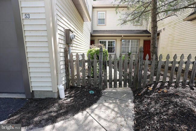 Building Photo - 53 Woodlake Dr