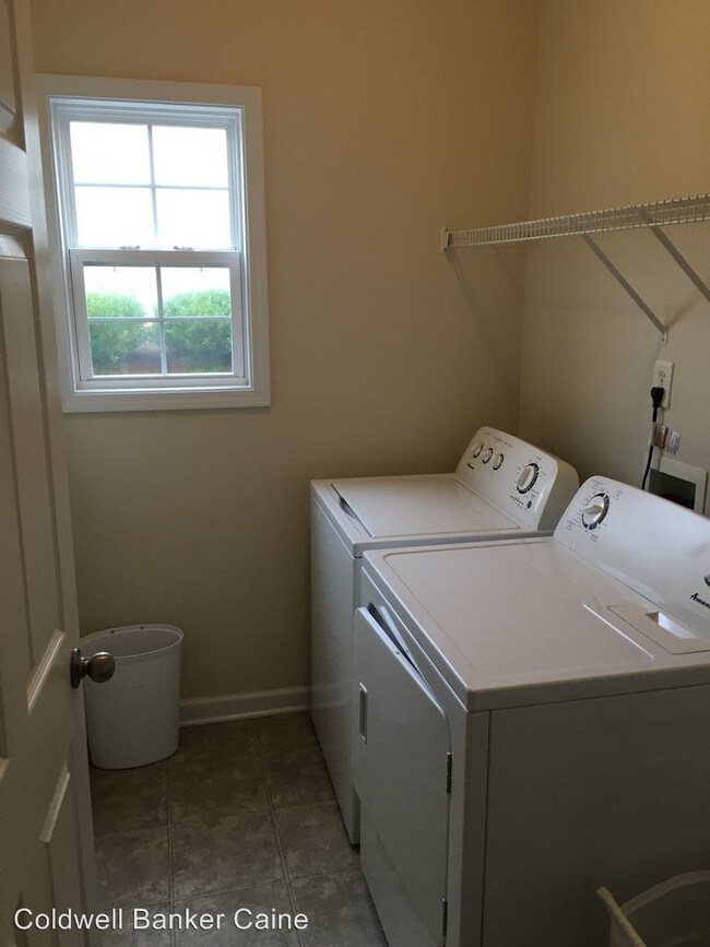 Building Photo - 4 br, 2.5 bath House - 5 Elstar Loop Road