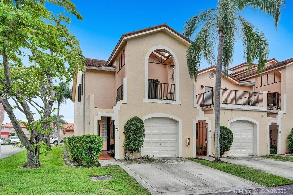 20834 San Simeon Way, Miami, FL 33179 Townhome Rentals in Miami FL