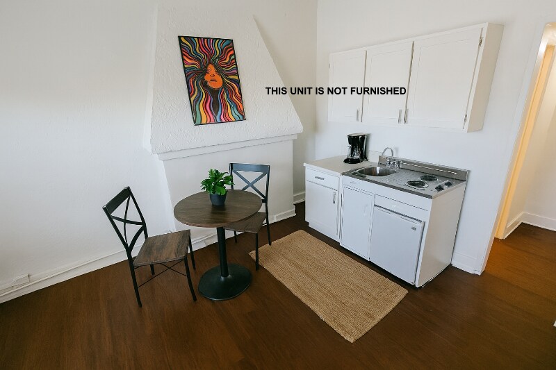 Foto principal - 844 S Westlake Ave