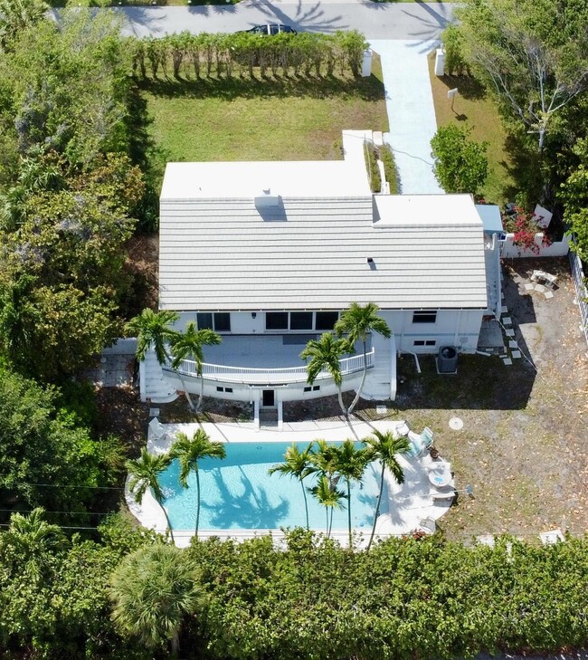 Building Photo - 115 Dolphin Rd