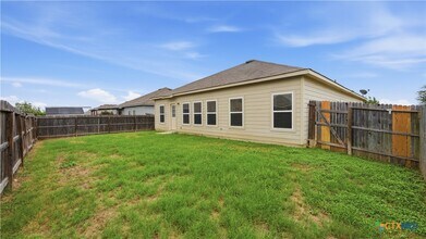 Building Photo - 140 Fabarm Ln