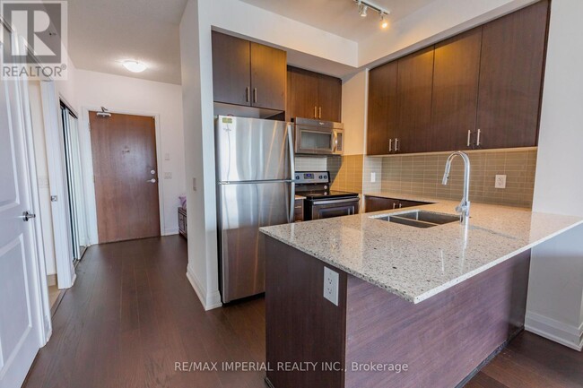 Photo du bâtiment - 9582-9582 Markham Rd