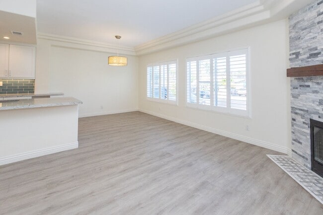 Building Photo - Modern Coastal 3 Bed/3 Bath Townhome w/ Rooftop Deck w/ Bay & Ocean Views in North Pacific Beach!