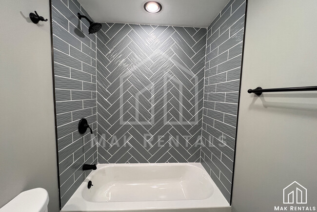 Building Photo - Cloaninger