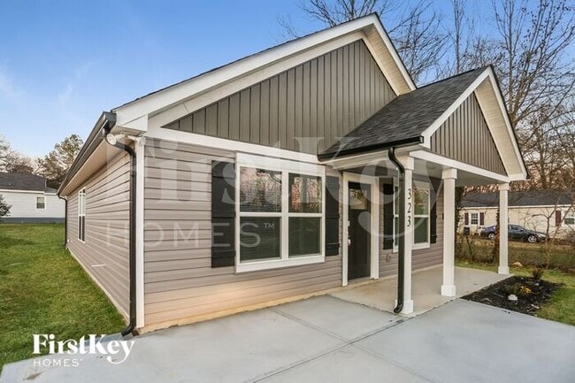 Building Photo - 323 Melrose Dr SW