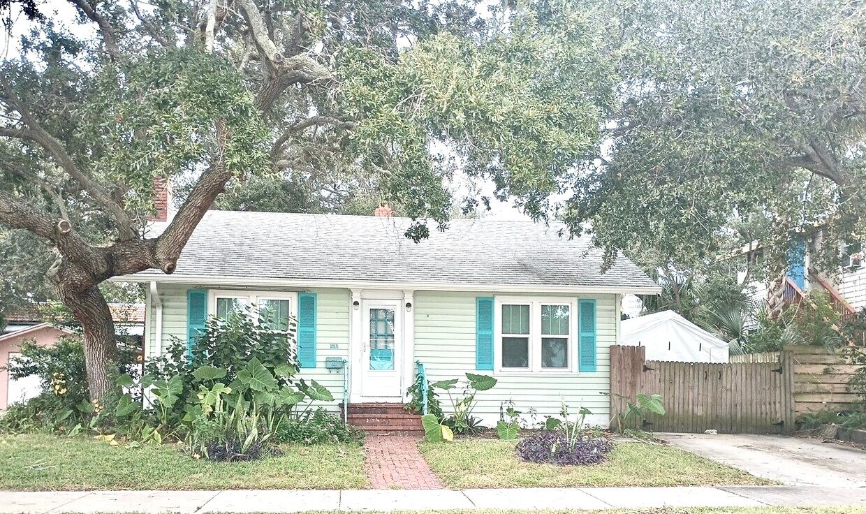 Foto principal - 410 N Oleander Ave