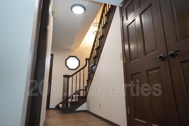 Foto del edificio - 3392 S Maze Ave