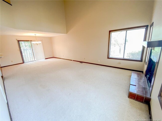 Foto del edificio - 207 Charmant Rd