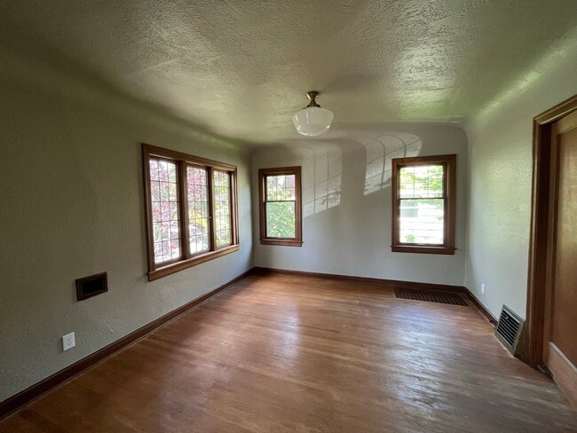 Building Photo - 101 NE 51st St