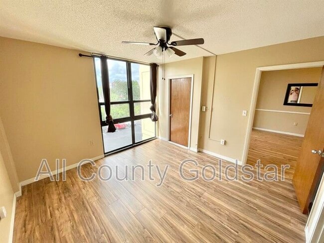 Foto del edificio - 21405 Olean Blvd