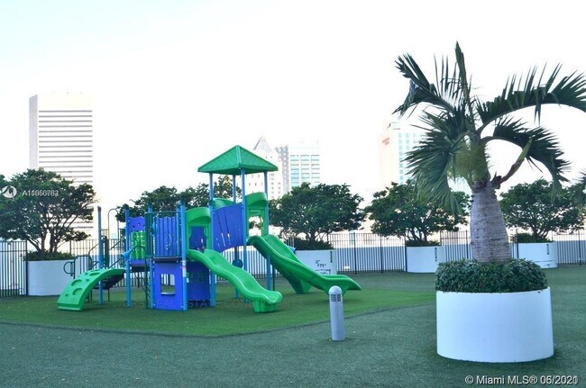 Foto del edificio - 90 SW 3rd St
