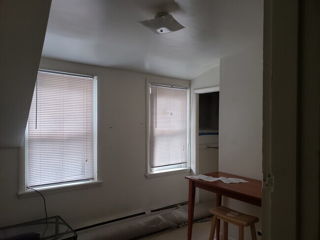 Smaller bedroom (Ok for bunkbed or office) - 64 Old Lancaster Rd