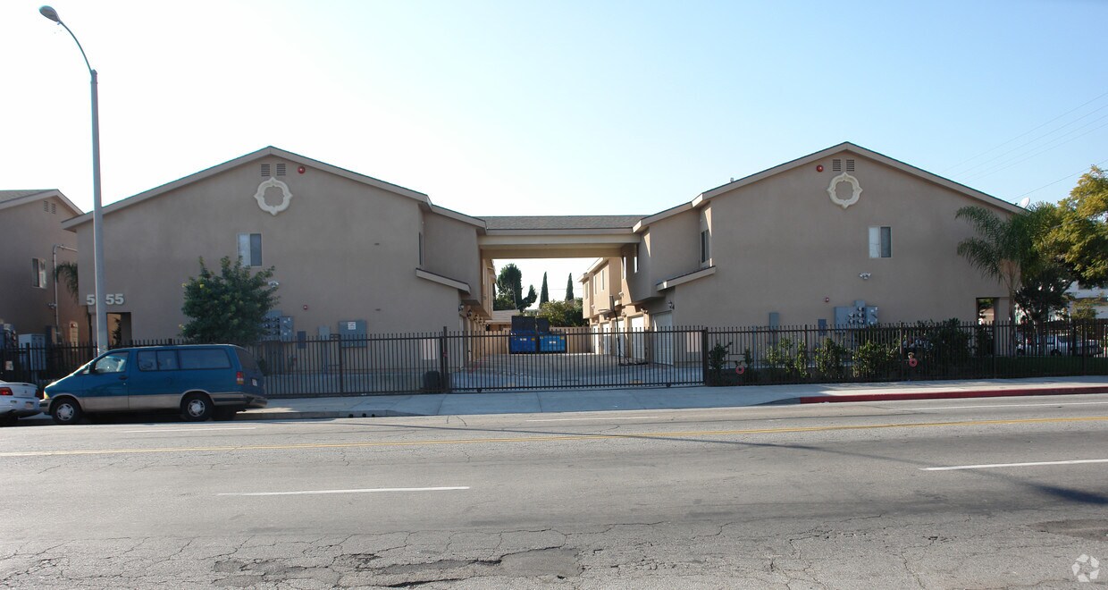 Building Photo - 5955 Hooper Ave