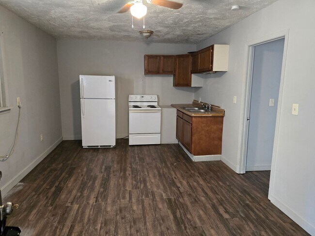 Building Photo - Knoxville 37917 - 1 bedroom, 1 bath apartm...