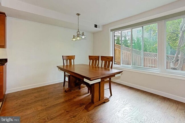 Building Photo - 4114 Davis Pl NW