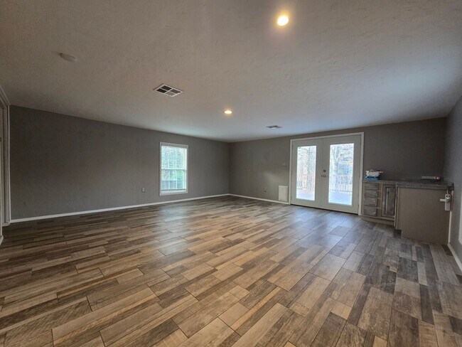 Building Photo - 4 bedroom 2 bath home in Seminole!