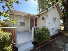 Building Photo - 6906 N Newcastle Ave