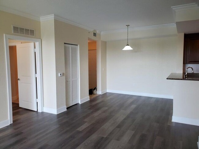 Foto del edificio - 1660 Renaissance Commons Blvd