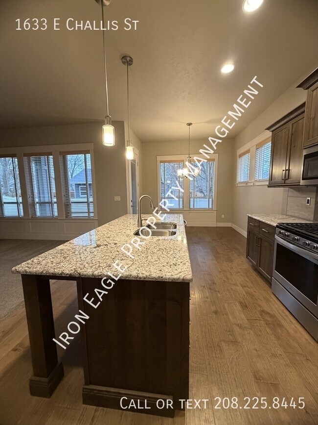 Foto del edificio - 1633 E Challis St