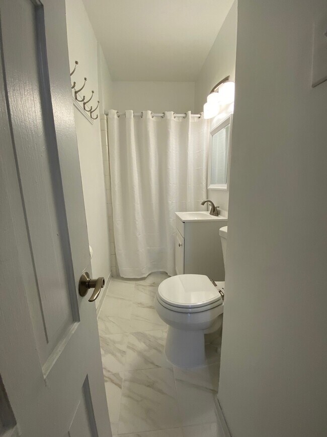 1st Floor Bath - 30 8th St NE