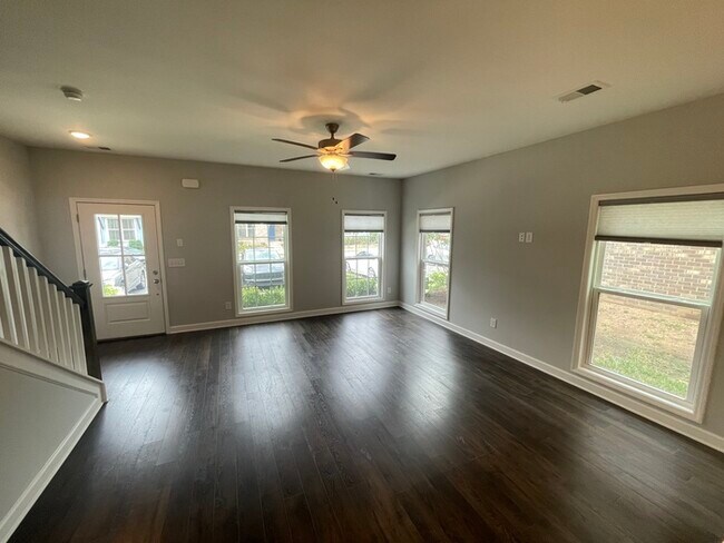 Building Photo - Waterford Village 2 bedroom townhome!