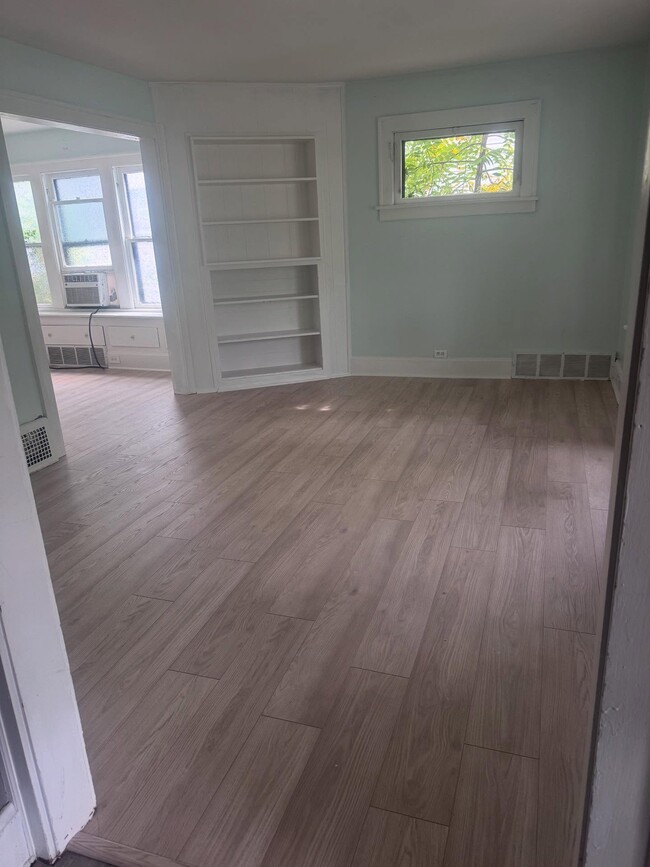 Building Photo - 2171 Carabel Ave