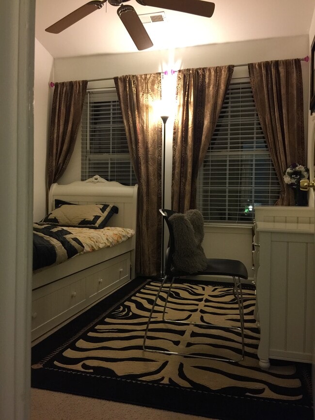 Building Photo - 2830 Barrymore St