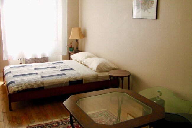 Foto del edificio - 215 E 89th St