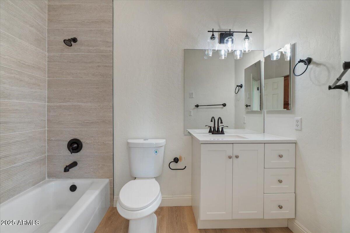 Foto principal - 1414 N Palmsprings Dr