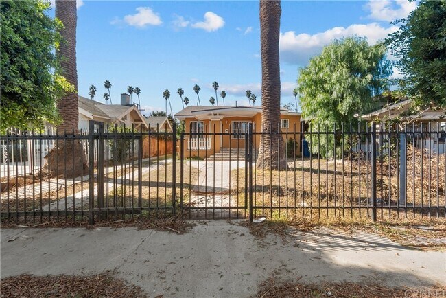 Building Photo - 5021 Cimarron St
