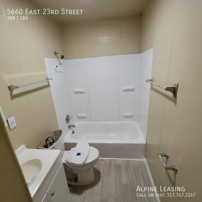 Foto del edificio - 5660 E 23rd St