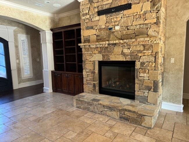 Building Photo - 4/3/2/2 Hallsville ISD Fenced Yard and Pool