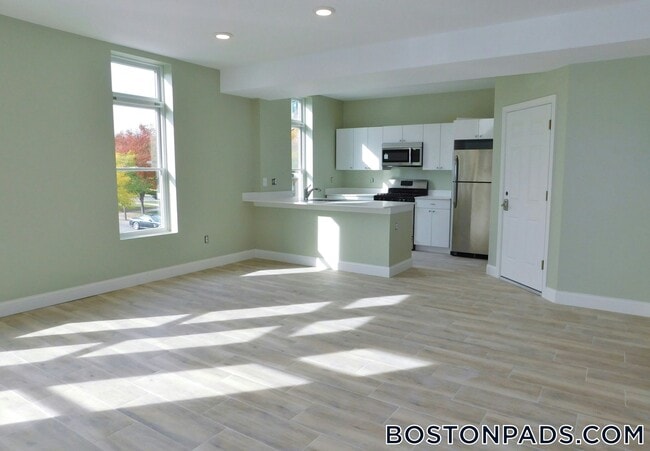 Building Photo - 10 Roxbury St