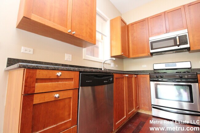 Foto del edificio - 3221 N Sheffield Ave