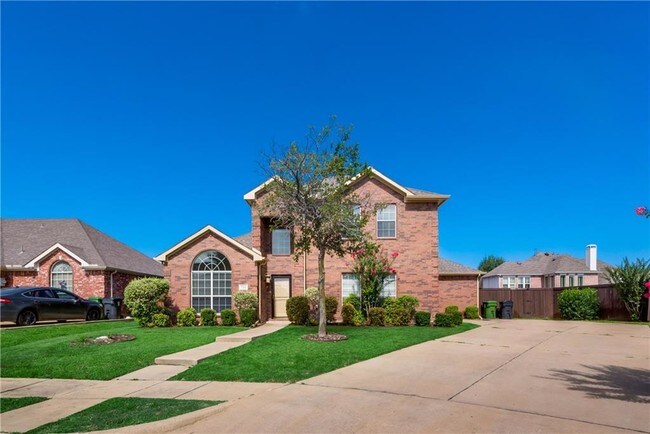 Building Photo - 733 Twin Valley Dr