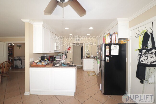Foto del edificio - 5 Bedroom 2 Bath Home In Oceanside