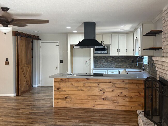 Foto del edificio - 8139 Winfield Dr