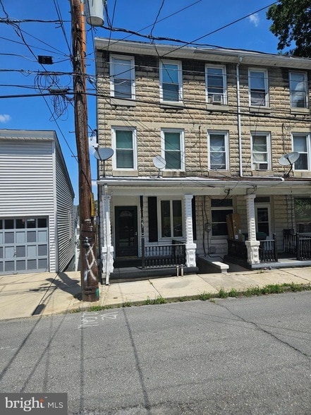 Building Photo - 447 Arlington St
