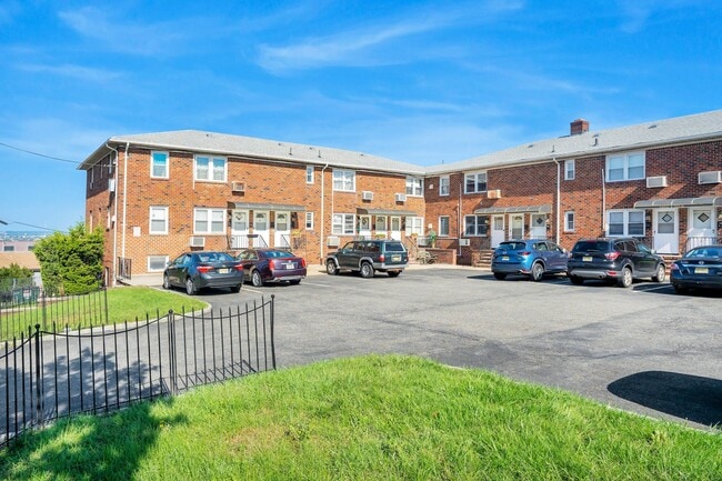 Building Photo - 1400 70th St