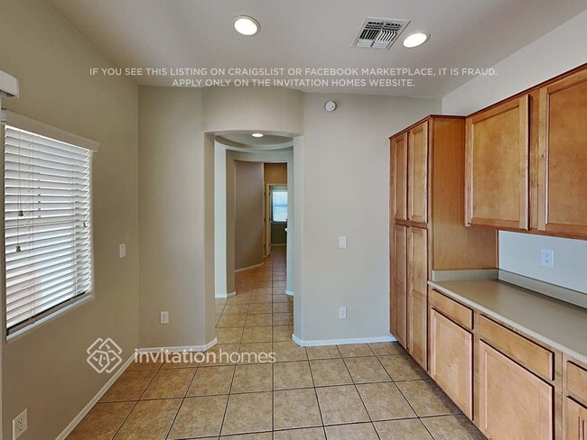 Building Photo - 4610 E Laurel Ct