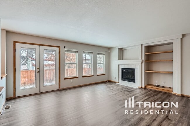 Building Photo - 5140 S Meadow Lark Dr