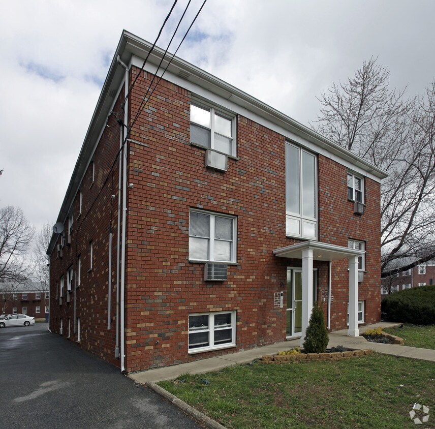 Primary Photo - 91 Belleville Ave